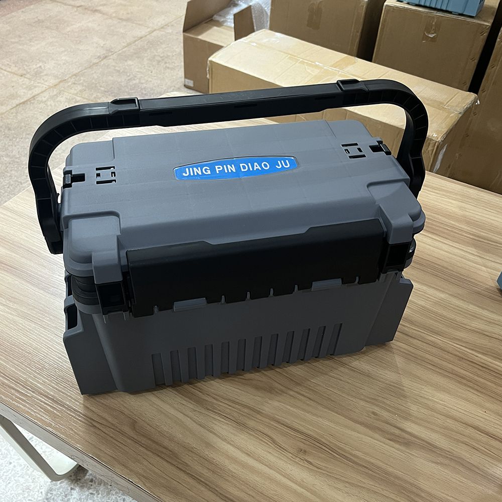(Gray large box)